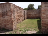 08135 ostia - regio v - via dell'invidioso - edificio (v,iv,1) - mittl raum - bli ri suedosten - 06-2024.jpg